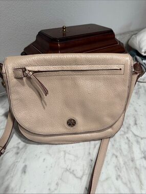 Tory Burch Leather Saddle Crossbody Bag in Light Beige